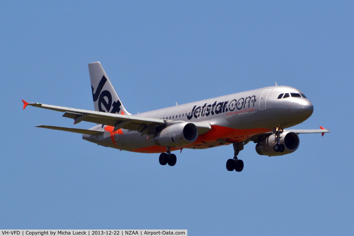 VH-VFD, 2011 Airbus A320-232 C/N 4922, At Auckland