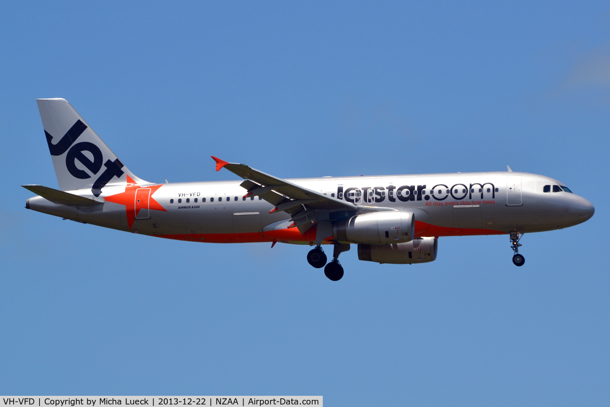 VH-VFD, 2011 Airbus A320-232 C/N 4922, At Auckland