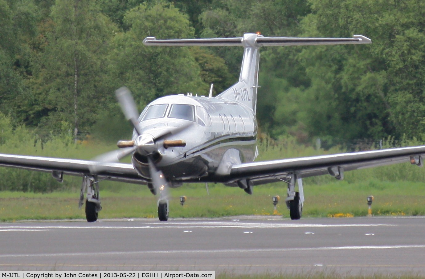 M-JJTL, 2009 Pilatus PC-12/47E C/N 1126, Lining up 26