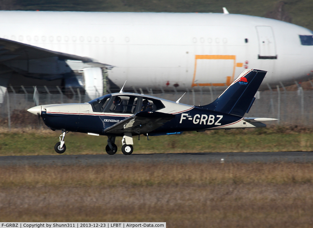 F-GRBZ, Socata TB-20 C/N 2105, Taking off rwy 20
