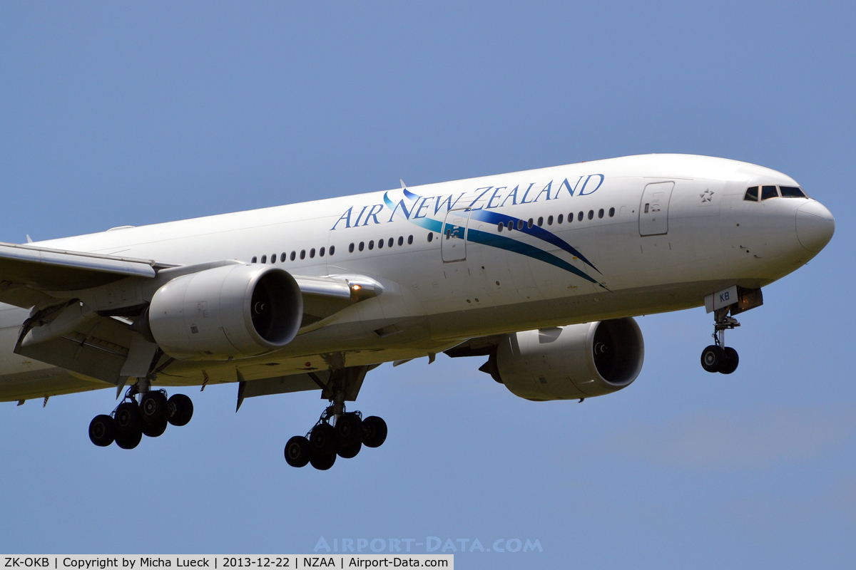 ZK-OKB, 2005 Boeing 777-219/ER C/N 34376, At Auckland
