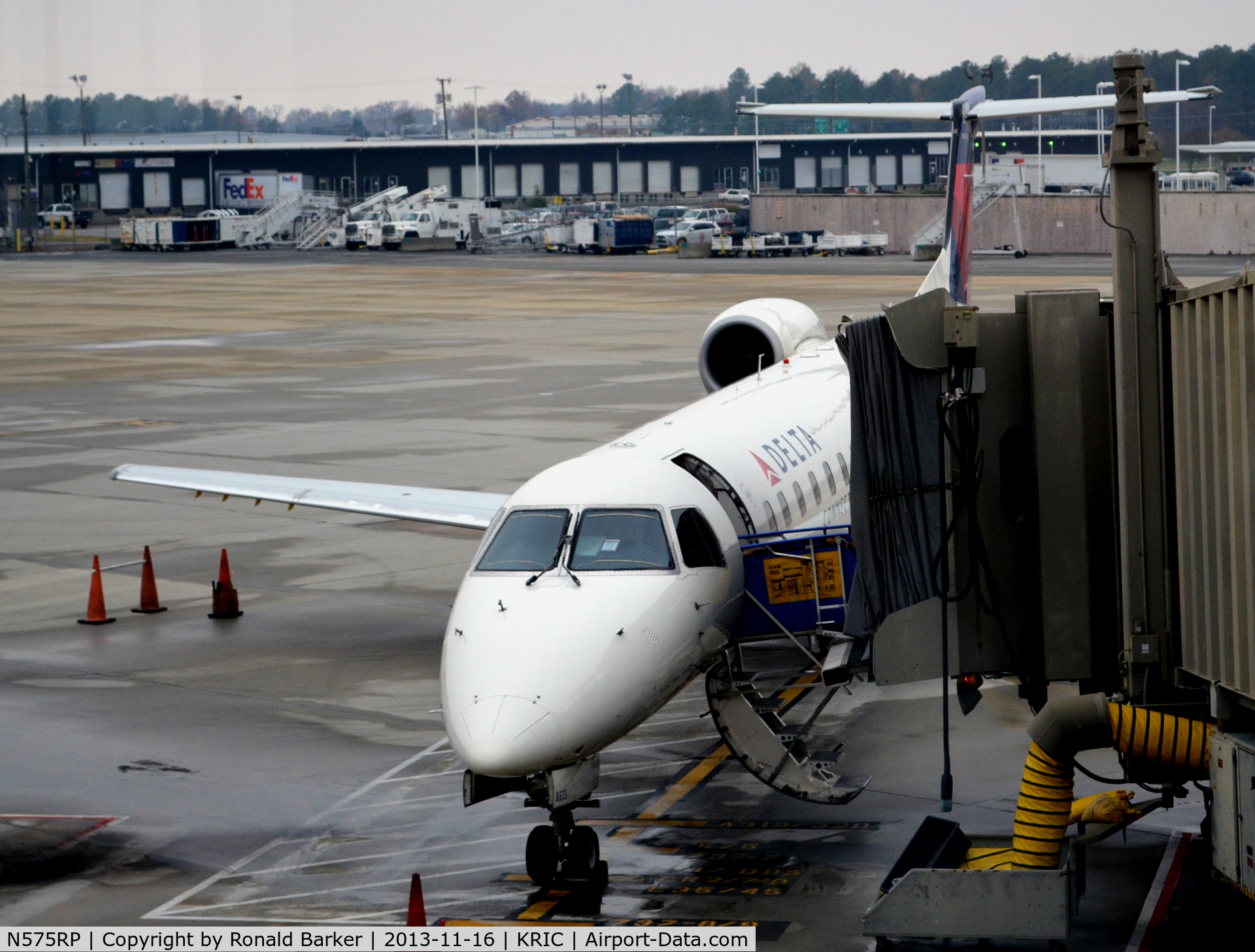 N575RP, 2004 Embraer ERJ-145LR (EMB-145LR) C/N 14500847, At the gate RIC