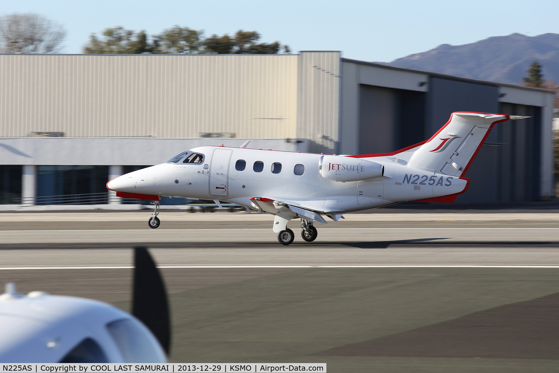 N225AS, 2011 Embraer EMB-500 Phenom 100 C/N 50000239, EMB500/Phenom100 landing SMO Rwy21