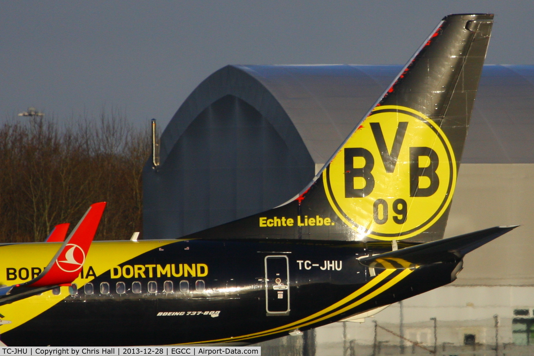 TC-JHU, 2013 Boeing 737-8F2 C/N 42002, Turkish Airlines in Borussia Dortmund livery