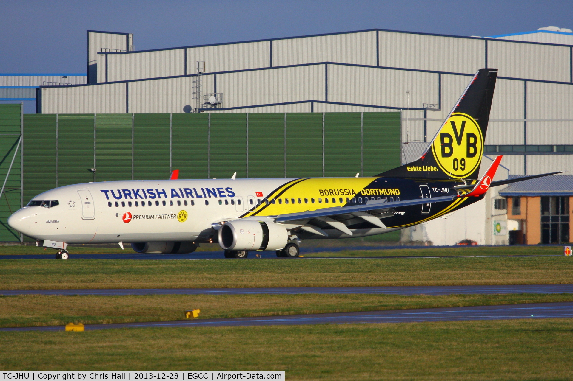 TC-JHU, 2013 Boeing 737-8F2 C/N 42002, Turkish Airlines in Borussia Dortmund livery