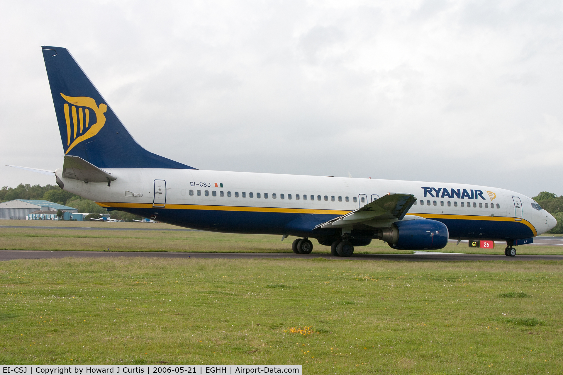 EI-CSJ, 2000 Boeing 737-8AS C/N 29925, Ryanair, at the hold for runway 26.