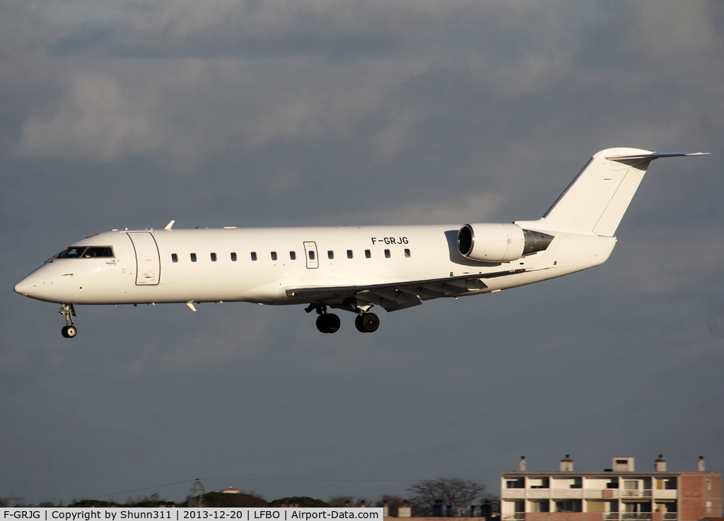 F-GRJG, 1996 Canadair CRJ-100ER (CL-600-2B19) C/N 7143, Landing rwy 32R in all white c/s without titles