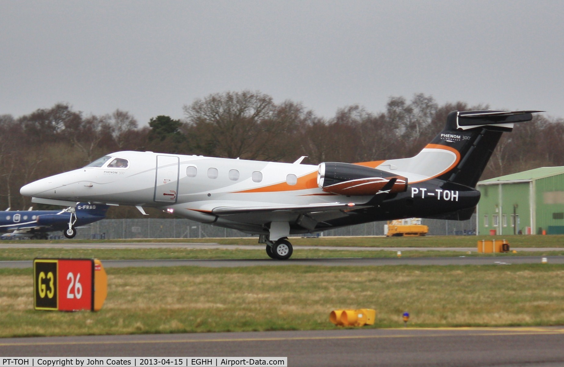 PT-TOH, 2012 Embraer EMB-505 Phenom 300 C/N 50500110, Touchdown on arrival