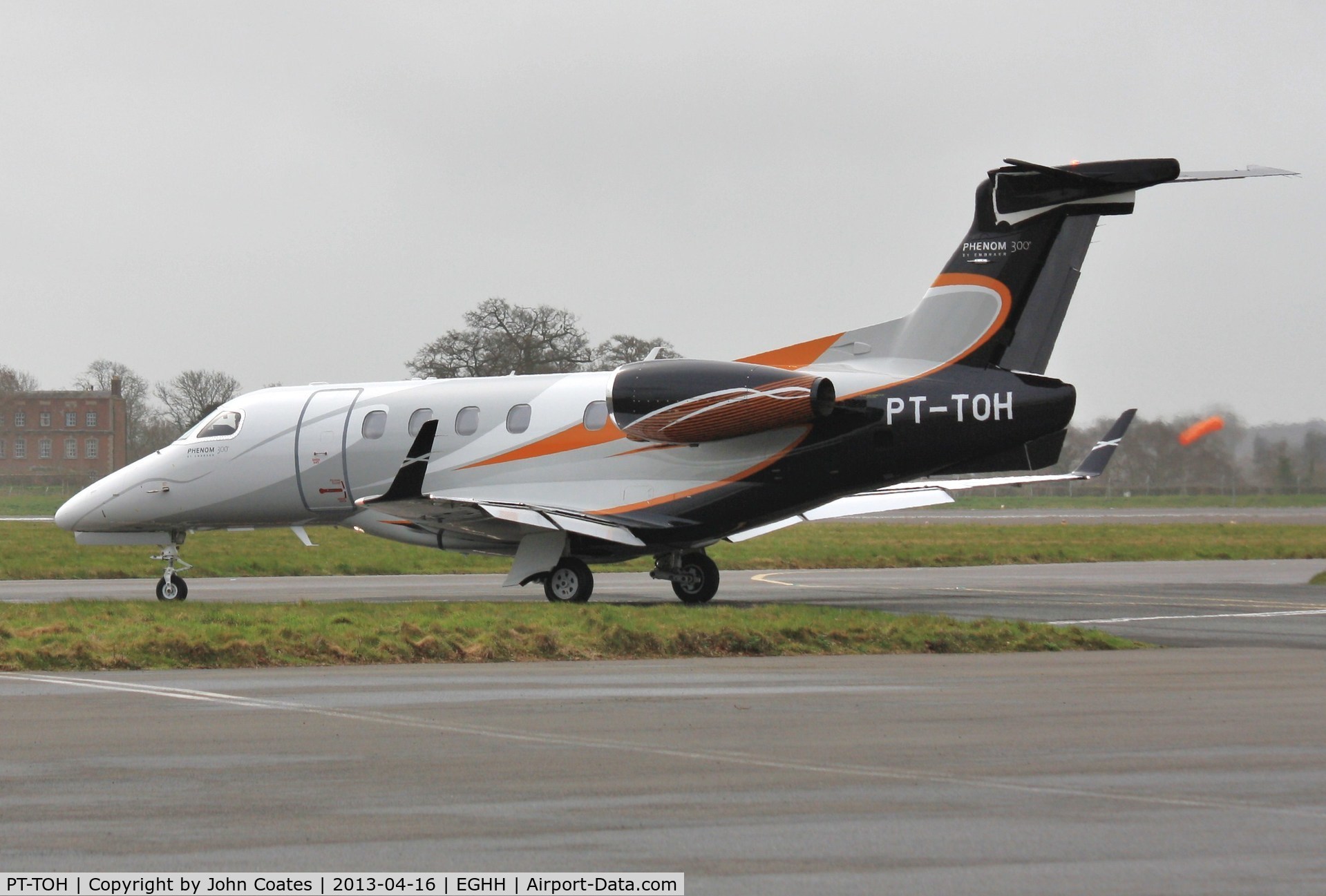 PT-TOH, 2012 Embraer EMB-505 Phenom 300 C/N 50500110, Departing Signatures