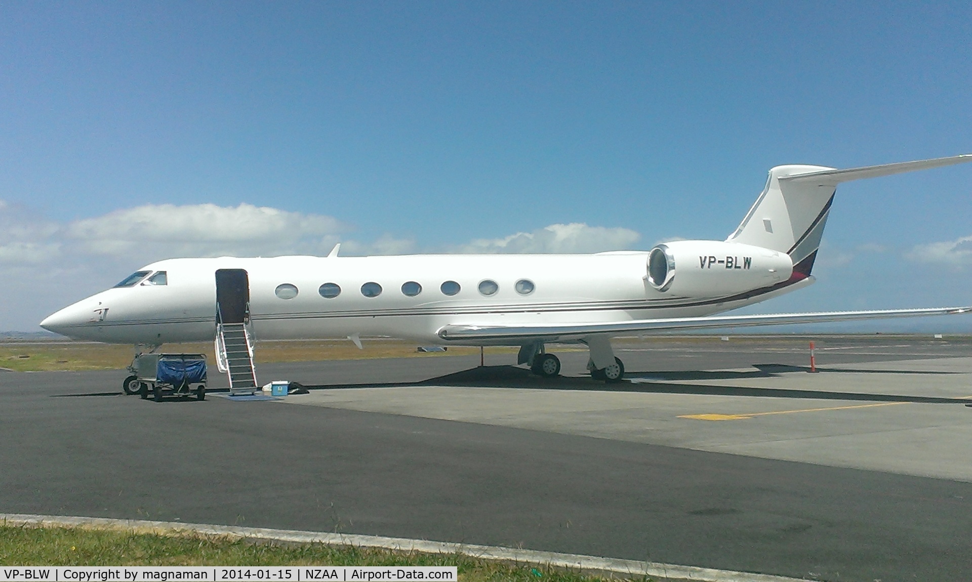 VP-BLW, 2006 Gulfstream Aerospace GV-SP (G550) C/N 5129, In for a few days