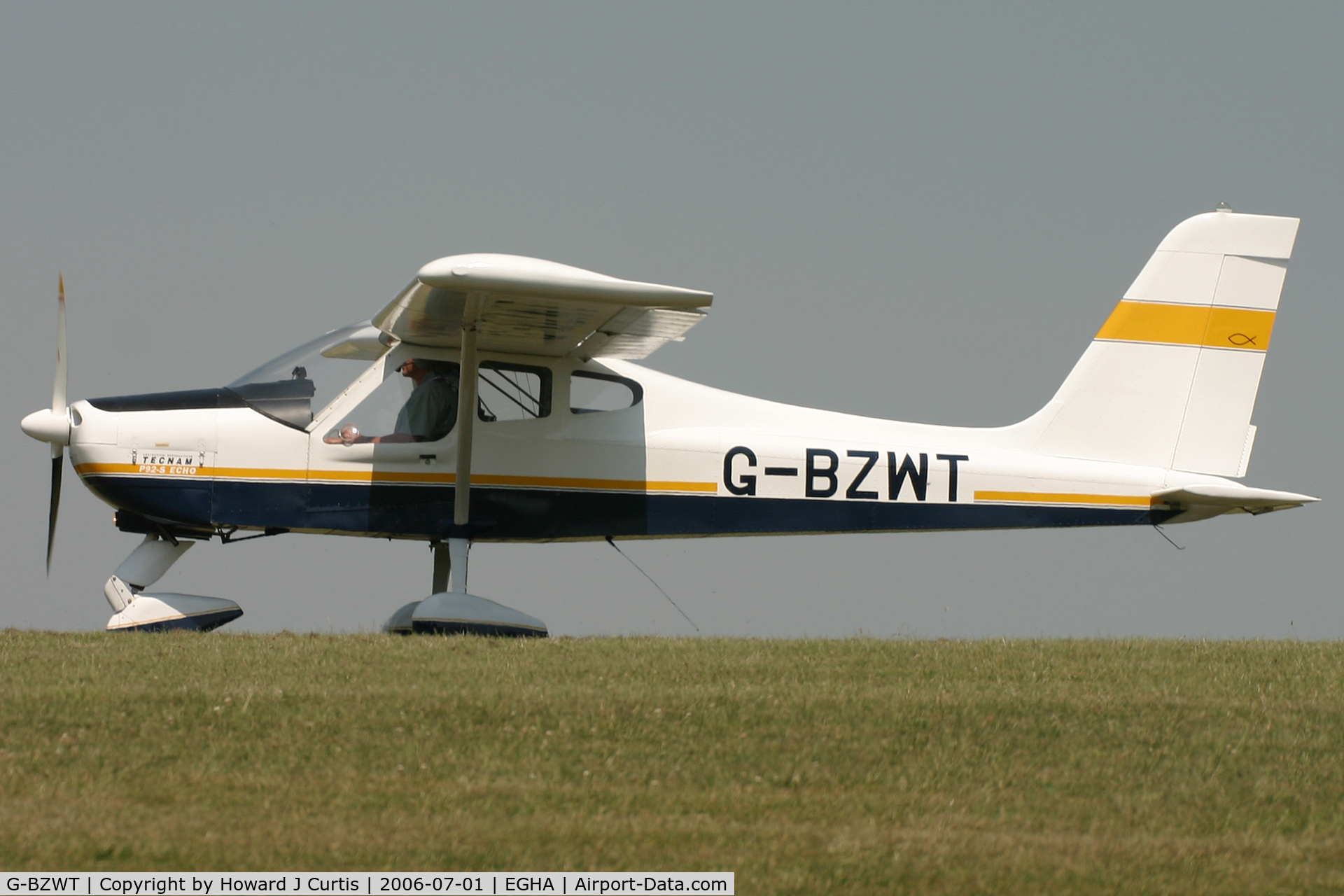 G-BZWT, 2001 Tecnam P-92EA Echo C/N PFA 318-13681, Privately owned.
