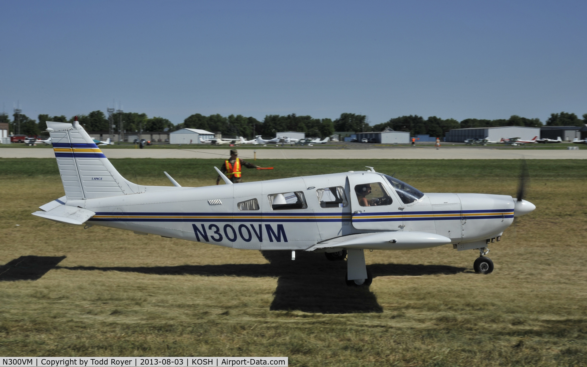 N300VM, 1976 Piper PA-32R-300 Cherokee Lance C/N 32R-7780120, Airventure 2013