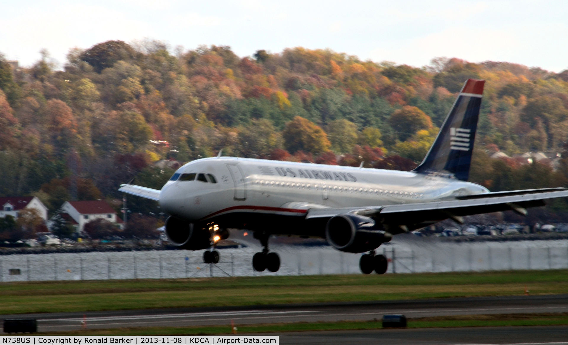 N758US, 2000 Airbus A319-112 C/N 1348, Just prior to touchdown National