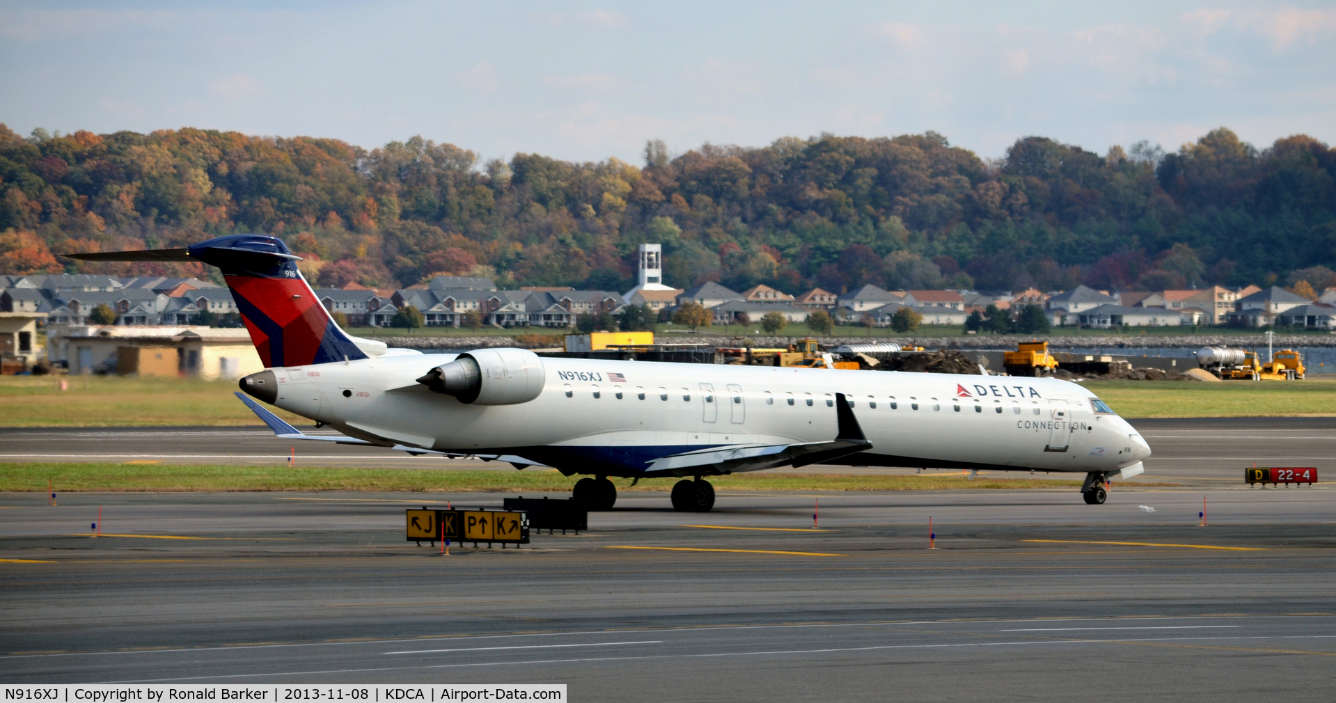 N916XJ, 2008 Bombardier CRJ-900ER (CL-600-2D24) C/N 15154, Taxi for takeoff National