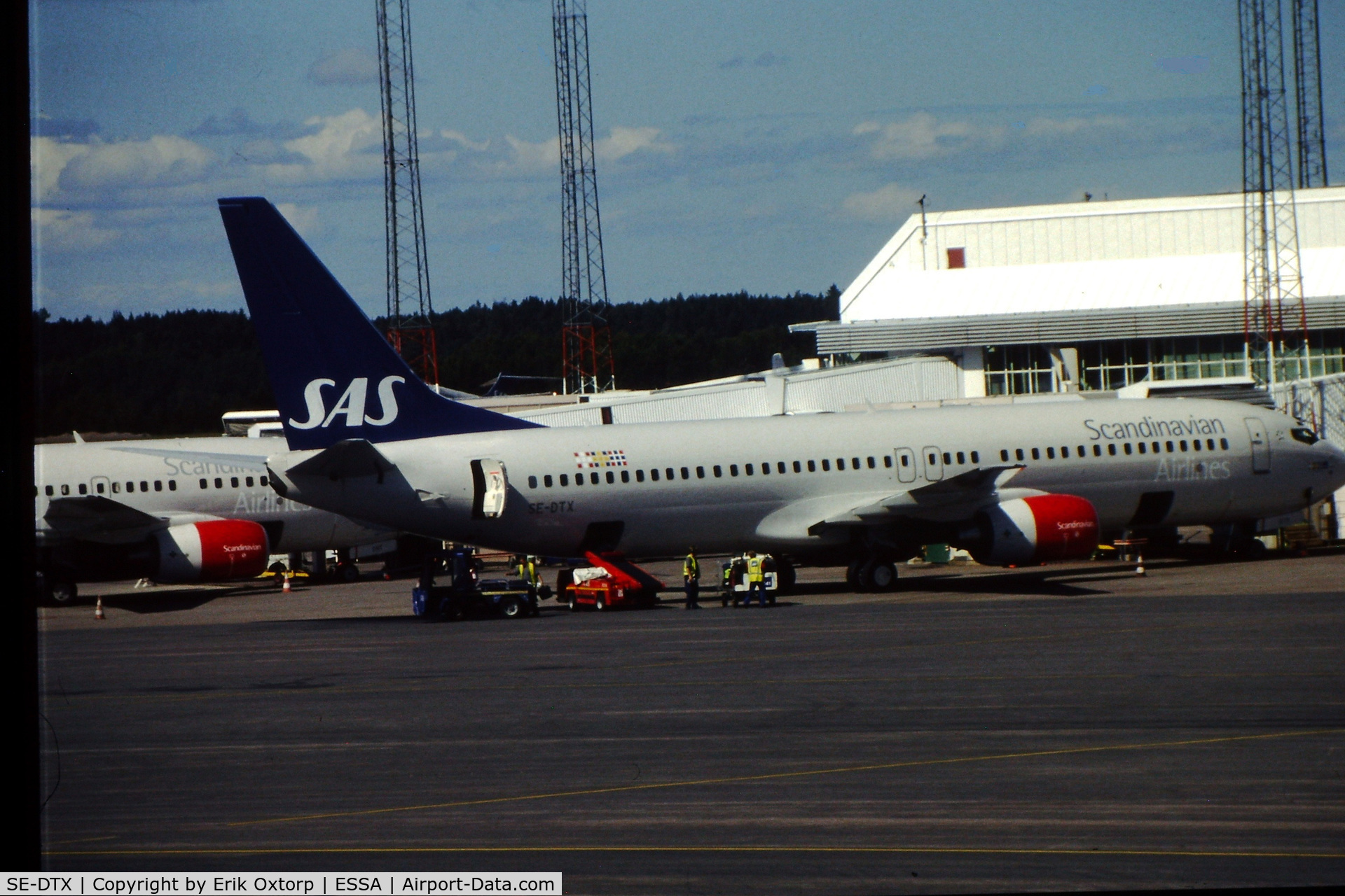 SE-DTX, 2000 Boeing 737-883 C/N 28321, SE-DTX at the domestic terminal in ARN