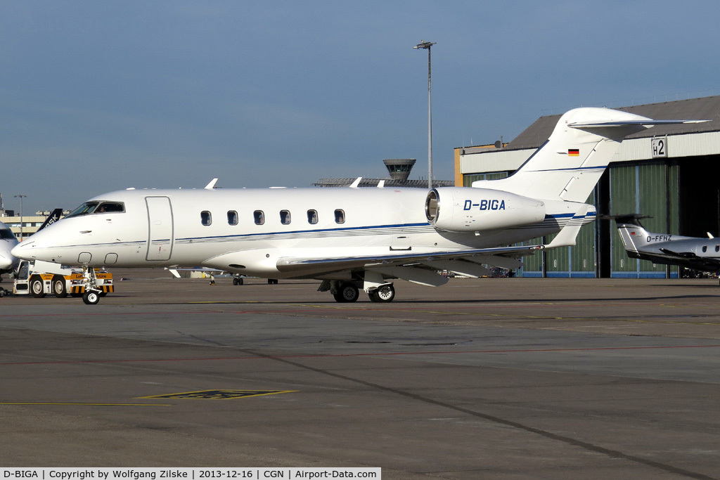 D-BIGA, 2013 Bombardier Challenger 300 (BD-100-1A10) C/N 20419, visitor