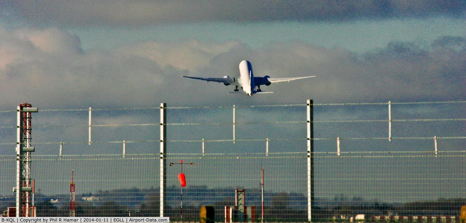 B-KQL, 2013 Boeing 777-367/ER C/N 41431, Cathay Pacific, 2013 Boeing 777-367(ER), (B-KQL) c/n 41431/1164, taken off from 27L Heathrow. © PhilRHamar