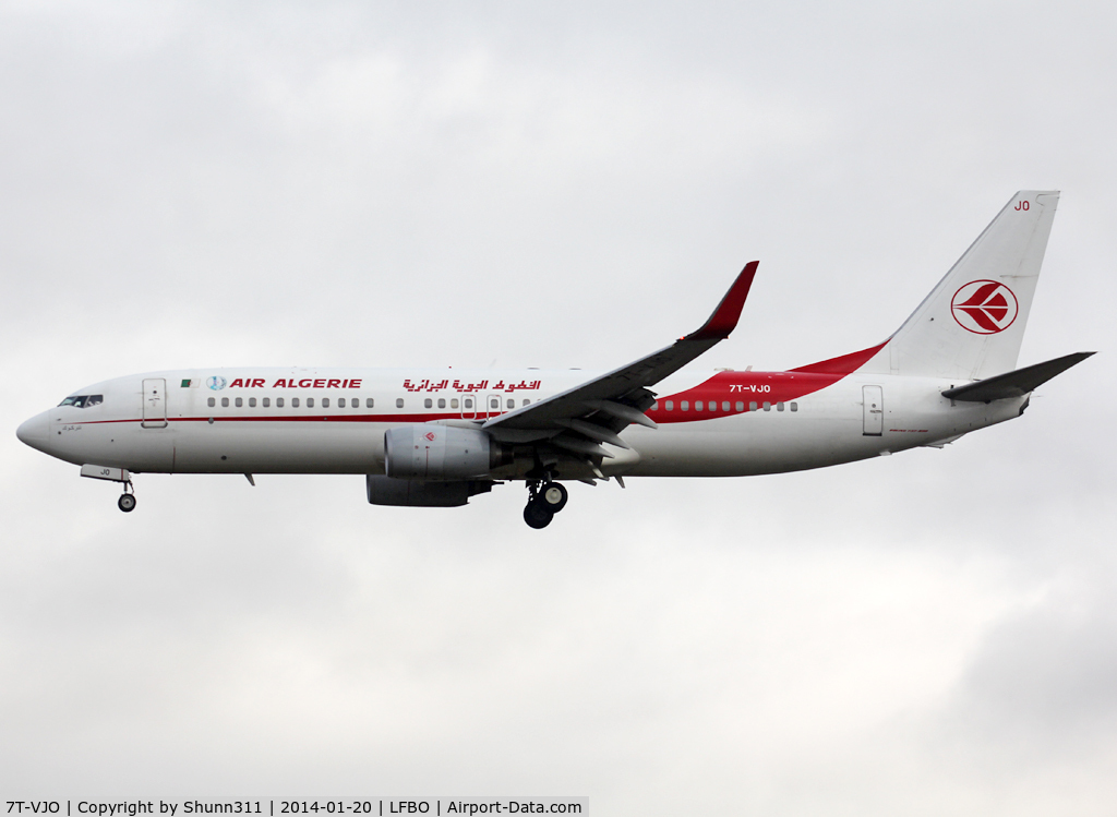 7T-VJO, 2001 Boeing 737-8D6 C/N 30207, Landing rwy 32L now fitted with winglets