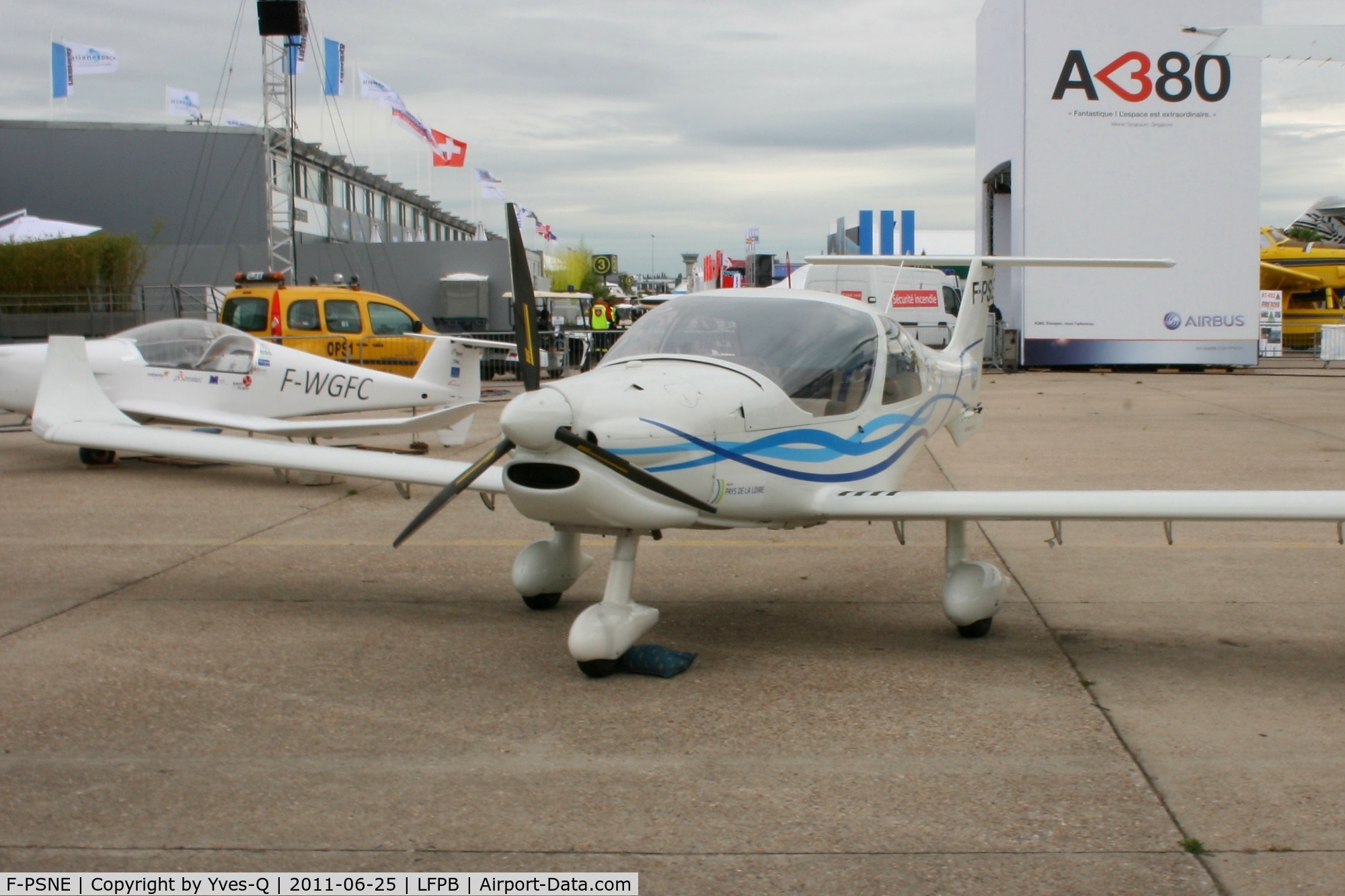 F-PSNE, Dyn'Aero MCR-4S C/N 73, Dyn'Aero MCR-4s, Aéro-club de l'Estuaire St-Nazaire Montoir, Static Display, Paris Le Bourget (LFPB-LBG) Air Show 2011