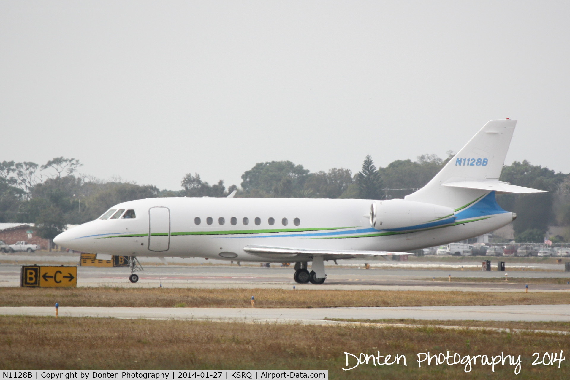 N1128B, 1999 Dassault Falcon 2000 C/N 83, Dassault Falcon 2000 (N1128B) arrives at Sarasota-Bradenton International Airport