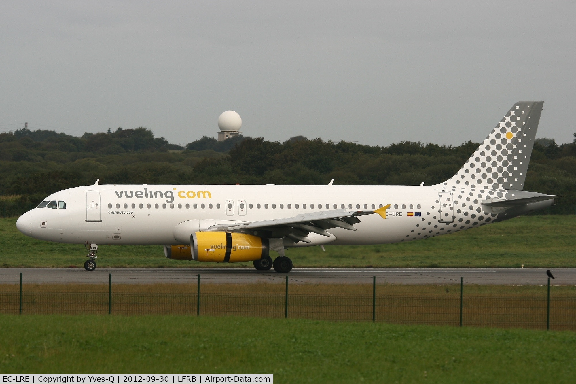 EC-LRE, 2002 Airbus A320-232 C/N 1914, Airbus A320-232, Reverse thrust landing Rwy 25R, Brest-Bretagne Airport (LFRB-BES)
