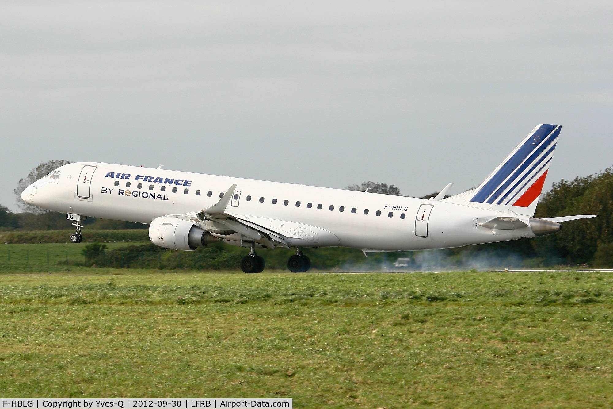 F-HBLG, 2009 Embraer 190LR (ERJ-190-100LR) C/N 19000254, Embraer ERJ-190-100LR, Landing Rwy 25L, Brest-Bretagne Airport (LFRB-BES)