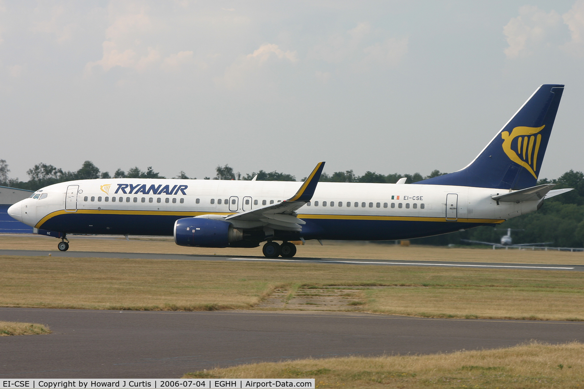 EI-CSE, 1999 Boeing 737-8AS C/N 29920, Ryanair; old colours but with new winglets.