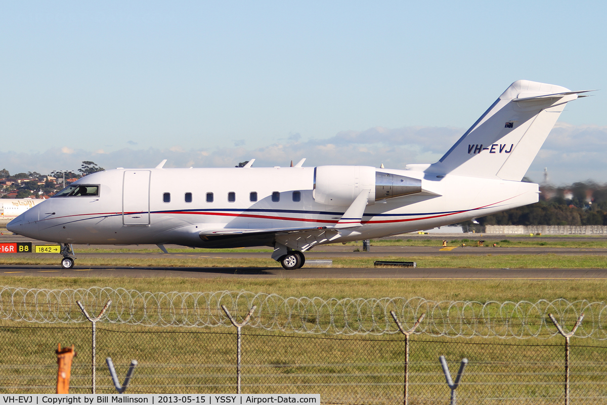 VH-EVJ, 1998 Bombardier Challenger 604 (CL-600-2B16) C/N 5370, TAXI TO 34R