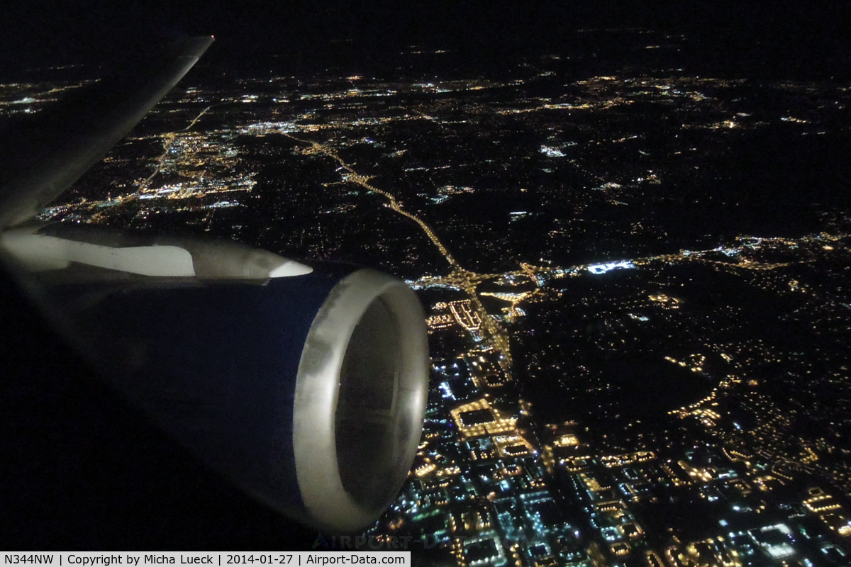 N344NW, 1993 Airbus A320-212 C/N 388, Climbing out of MSP, enroute to LAX
