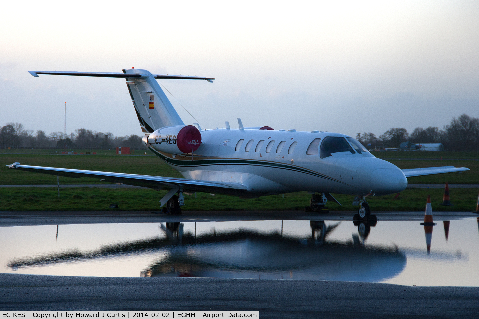 EC-KES, 2003 Cessna 525A CitationJet CJ2 C/N 525A-0155, Making some interesting reflections in the pre dawn light.