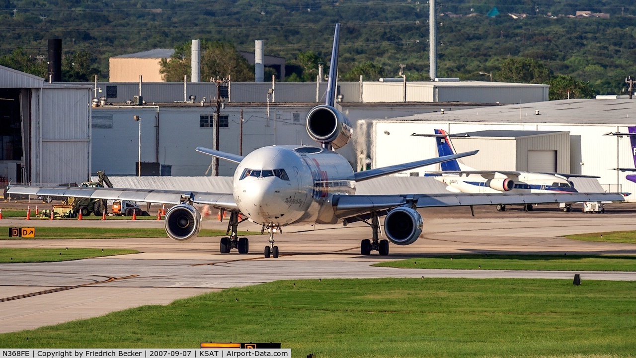 N368FE, 1971 McDonnell Douglas MD-10-10F C/N 46606, taxying to the active