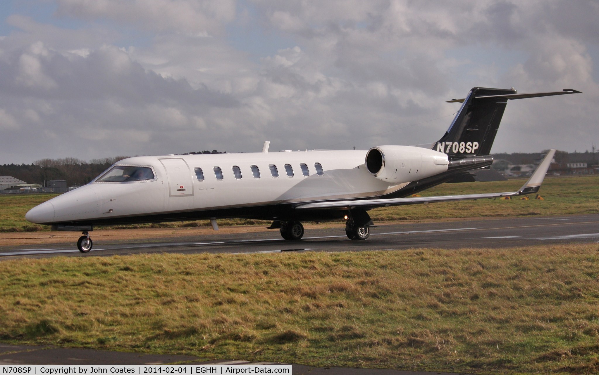 N708SP, 1999 Learjet 45 C/N 014, Taxiing home to Jetworks