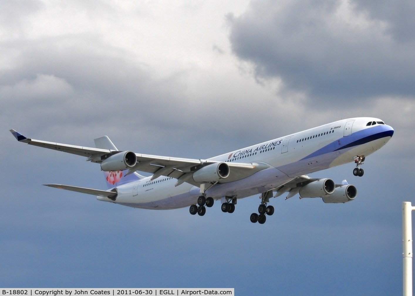 B-18802, 2001 Airbus A340-313X C/N 406, On approach to 27R
