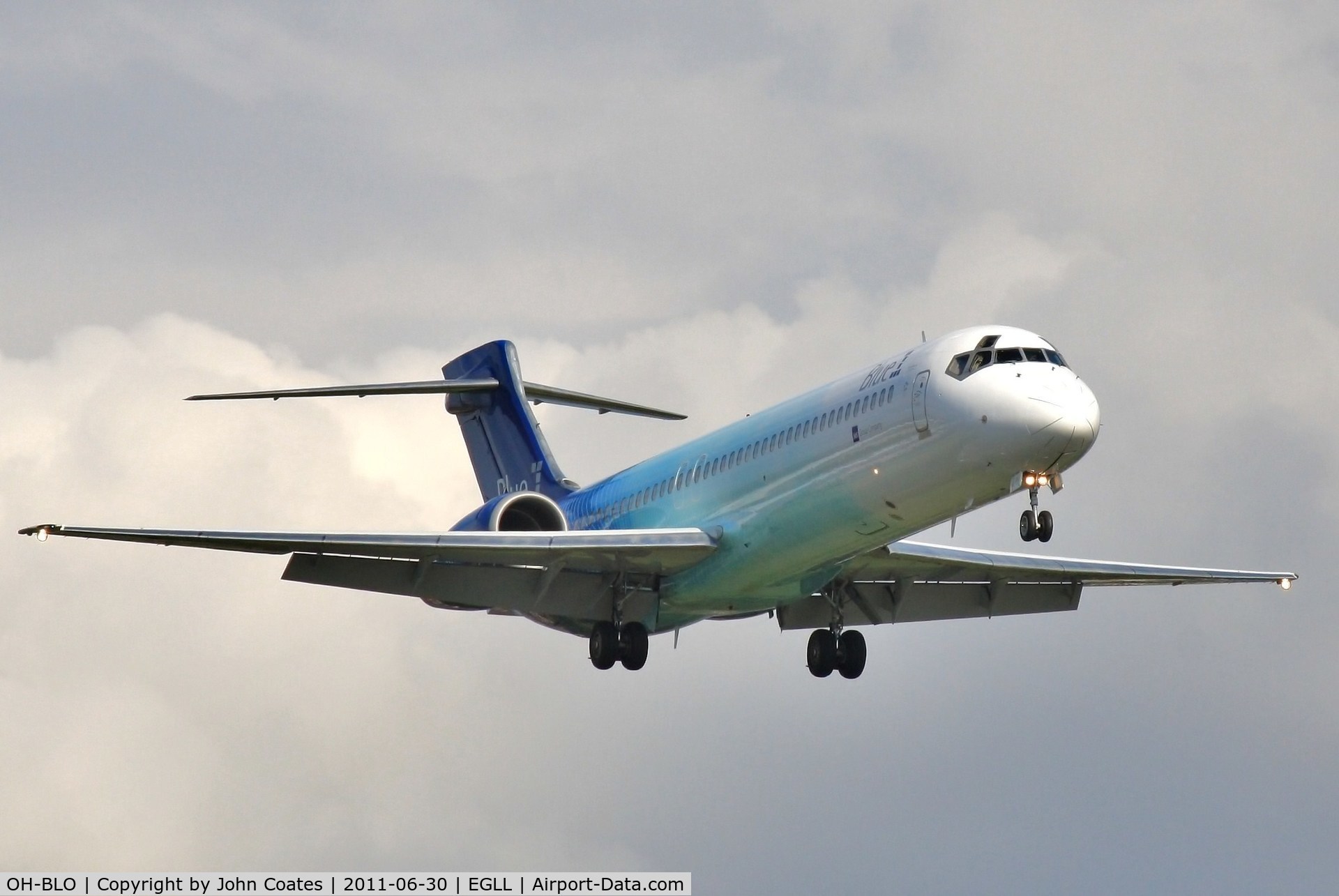OH-BLO, 1999 Boeing 717-2K9 C/N 55056, On approach to 27R