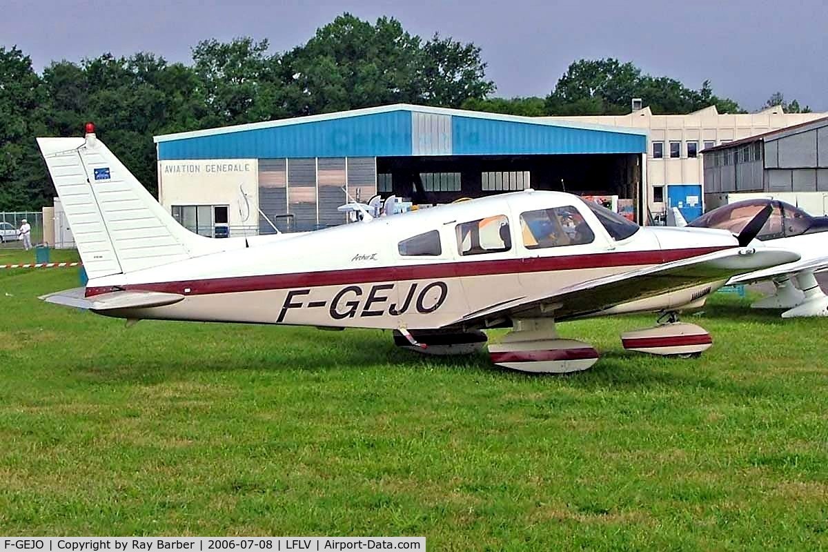 F-GEJO, Piper PA-28-181 Archer II C/N 28-8690018, Piper PA-28-181 Archer II [28-8690018] Vichy~F 08/07/2006