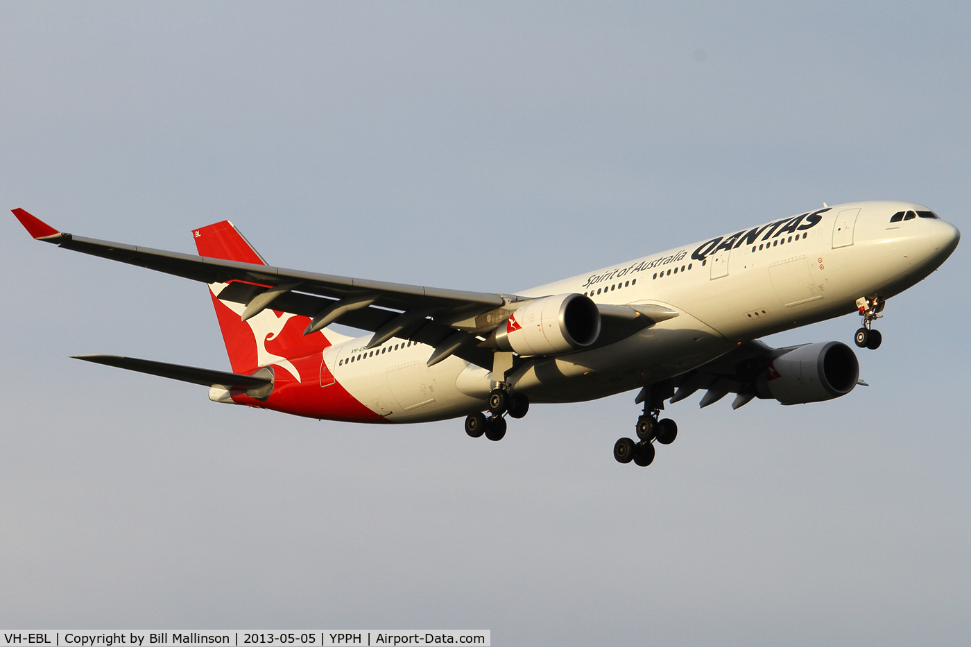 VH-EBL, 2008 Airbus A330-203 C/N 976, finals to 21