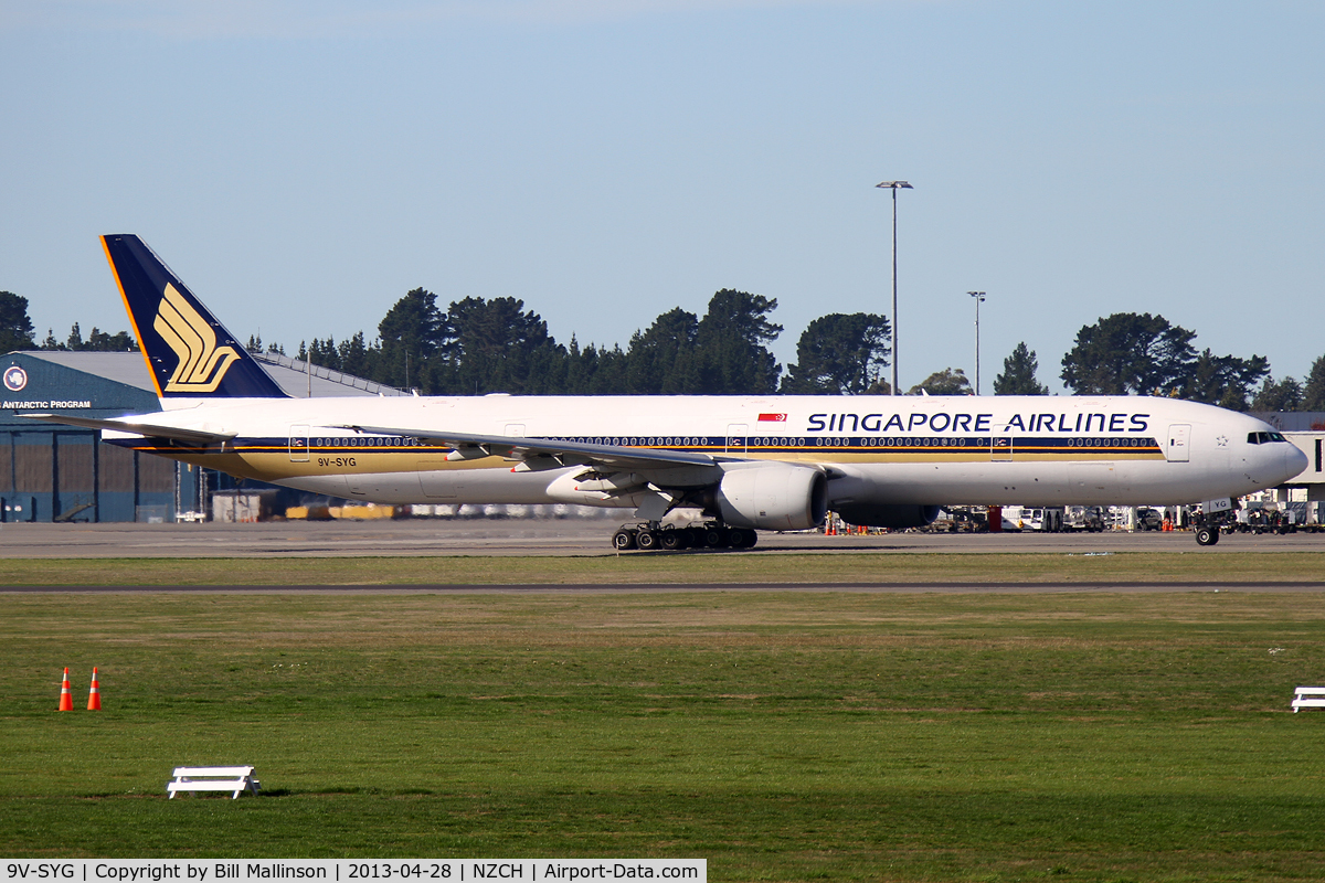 9V-SYG, 2001 Boeing 777-312 C/N 28528, taxi to gate 34