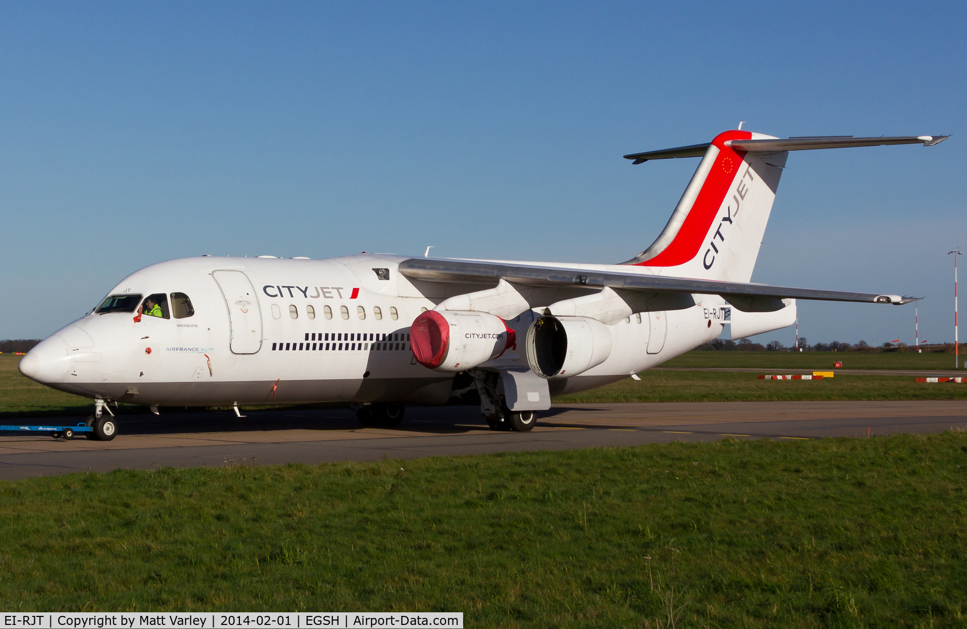 EI-RJT, 2000 British Aerospace Avro 146-RJ85A C/N E2366, Being towed to the NW corner....