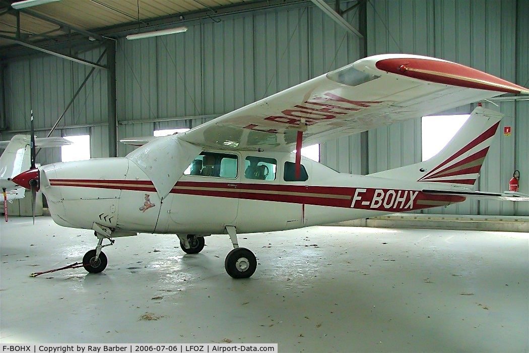 F-BOHX, Cessna T210G Turbo Centurion C/N T210-0241, Cessna T.210G Turbo Centurion [T210-0241] Orleans-St. Denis~F 06/07/2006
