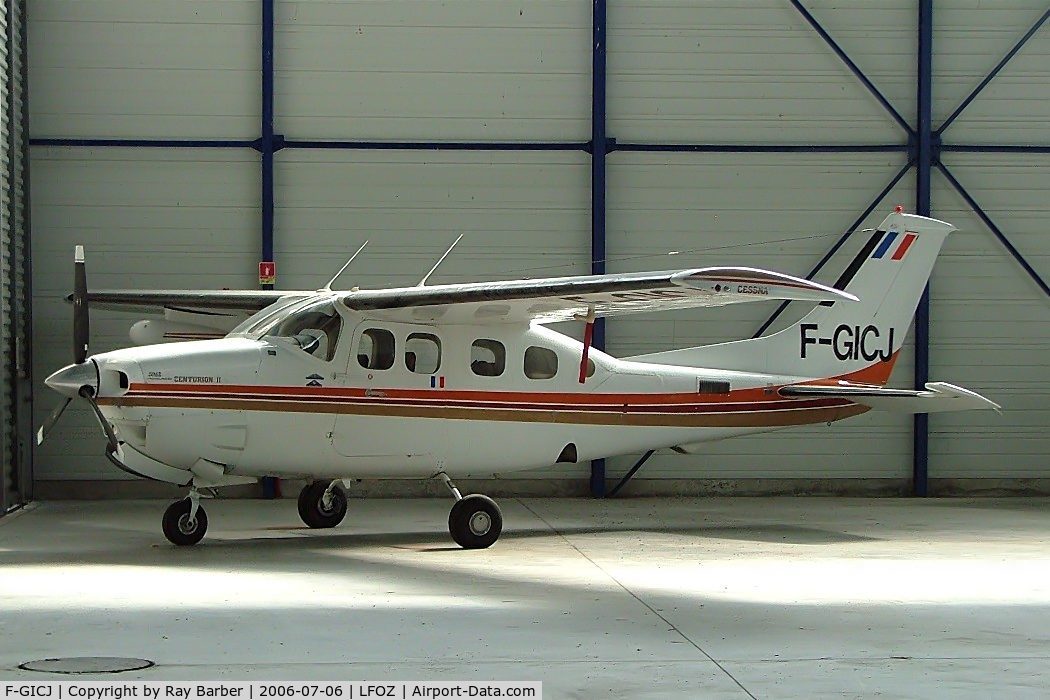 F-GICJ, Cessna P210N Pressurised Centurion C/N P210-00678, Cessna P.210N Pressurized Centurion [P210-00678] Orleans-St. Denis~F 06/07/2006