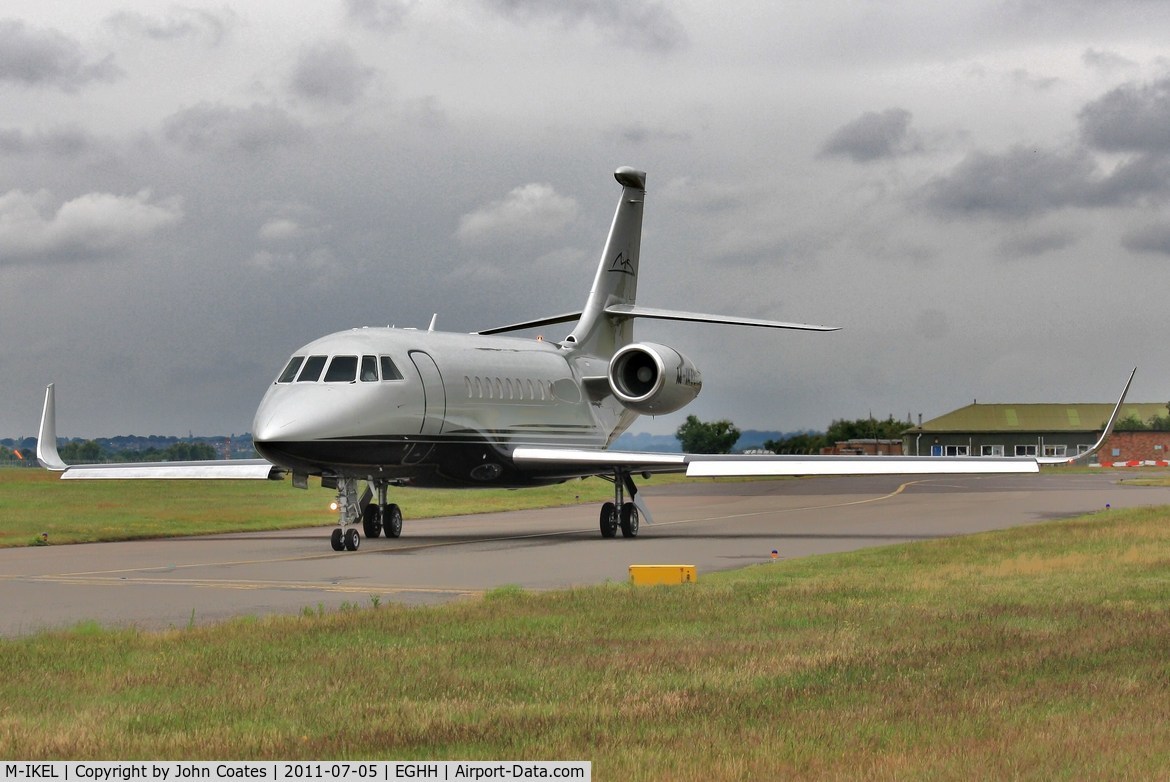 M-IKEL, 2010 Dassault Falcon 2000LX C/N 216, Taxies past the Flying Club