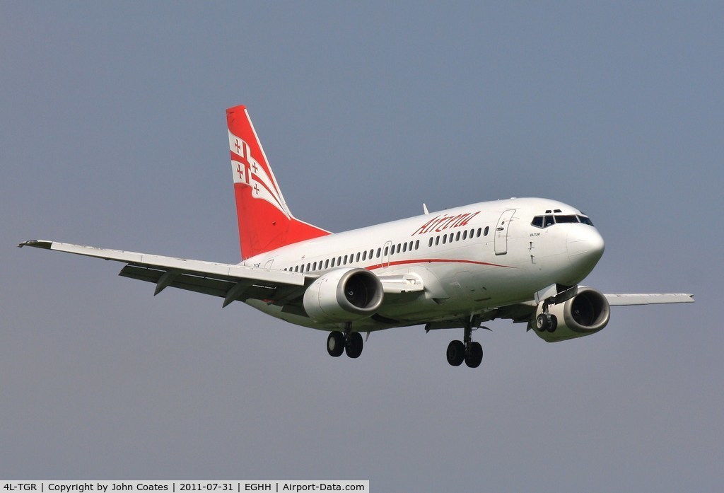 4L-TGR, 1990 Boeing 737-59D C/N 24694, On approach to 08