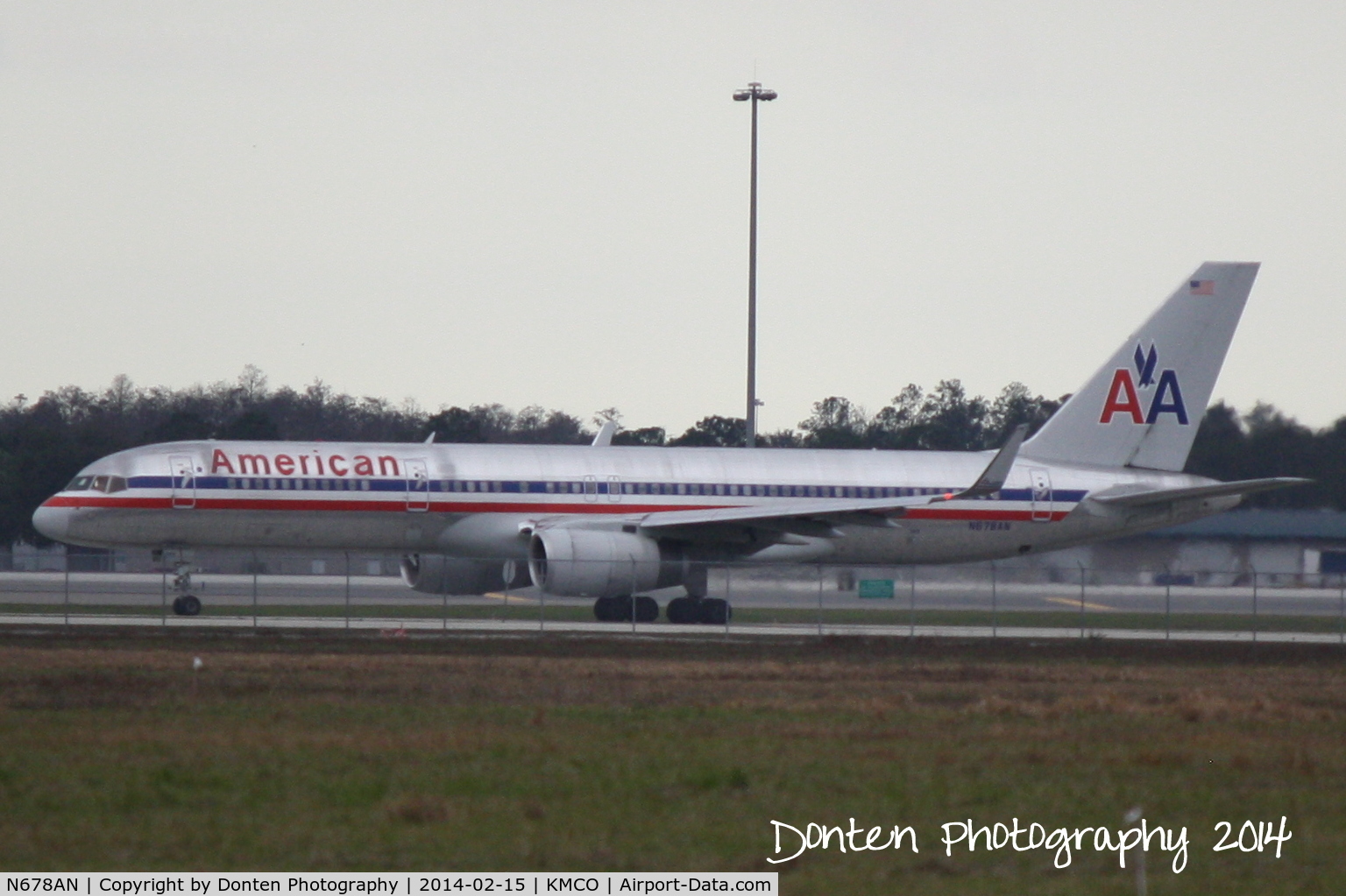 N678AN, 1998 Boeing 757-223 C/N 29428, American Flight 205 (N678AN) departs Orlando International Airport enroute to Los Angeles International Airport