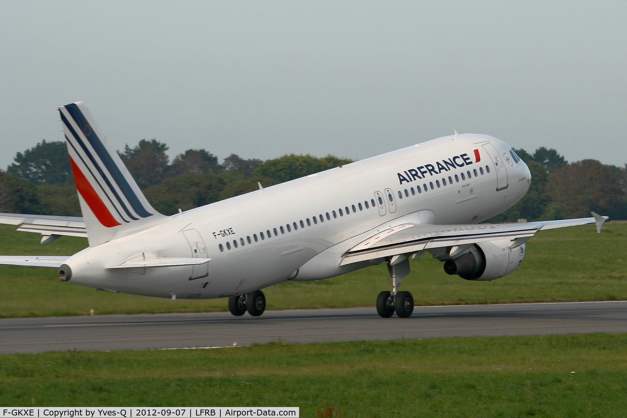 F-GKXE, 2002 Airbus A320-214 C/N 1879, Airbus A320-214, Take off Rwy 07R,  Brest-Bretagne Airport (LFRB-BES)