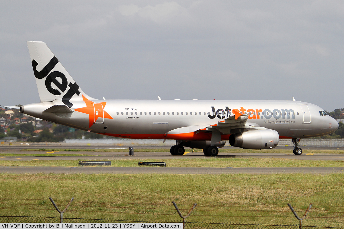 VH-VQF, 2008 Airbus A320-232 C/N 3474, taxi from 16L