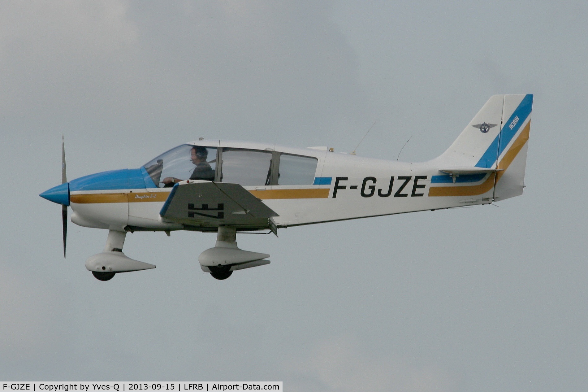 F-GJZE, Robin DR-400-120 Petit Prince C/N 2005, Robin DR-400-120, Short Approach Rwy 25L, Brest-Bretagne Airport (LFRB-BES)