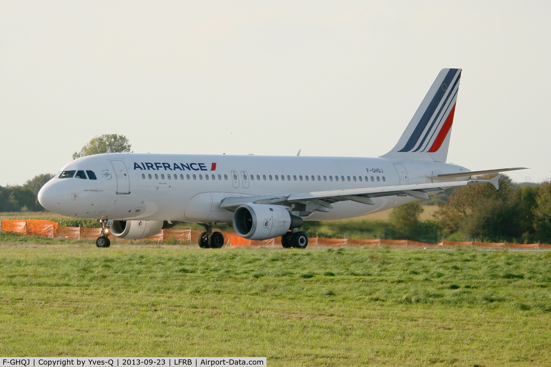 F-GHQJ, 1991 Airbus A320-211 C/N 0214, Airbus A320-211, Holding point Rwy 25L, Brest-Bretagne Airport (LFRB-BES)