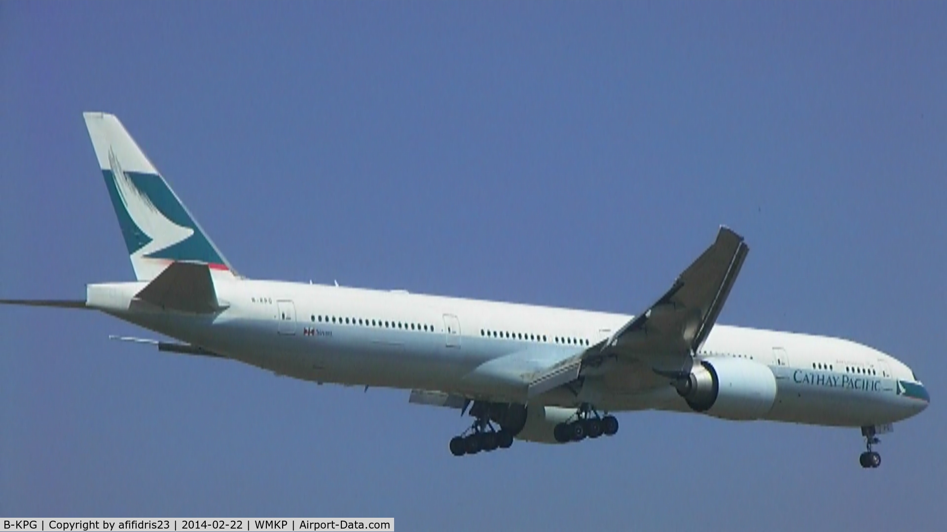 B-KPG, 2008 Boeing 777-367/ER C/N 35300, Landing runway 04