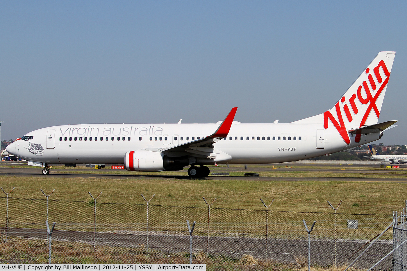 VH-VUF, 2005 Boeing 737-8FE C/N 34168, taxi to 34R