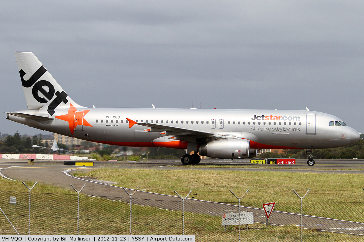 VH-VQO, 2000 Airbus A320-232 C/N 2587, taxi from 34R